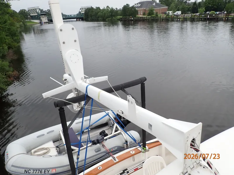 Slide: The Image of 42' Sabre mast - 7216006
