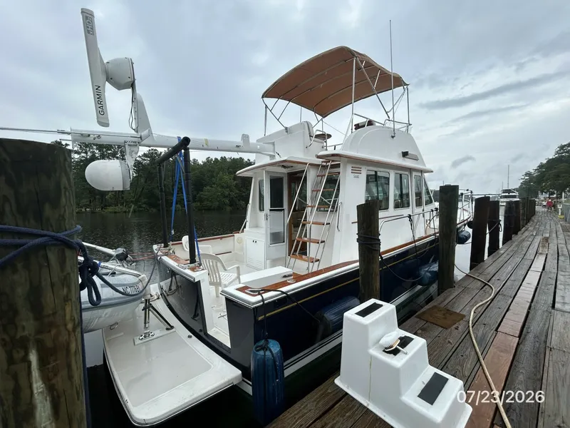 Slide: The Image of 42' Sabre starboard aft profile - 7216025