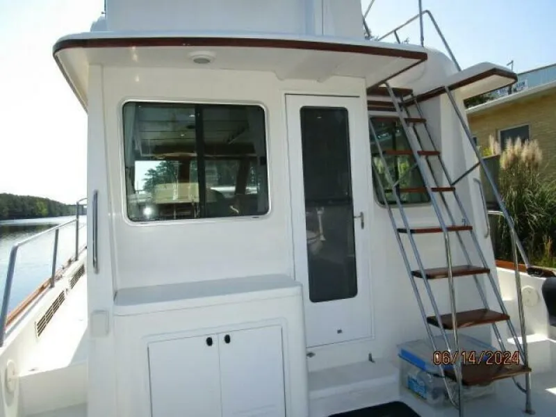 Slide: The Image of 42' Sabre cockpit forward - 7384989