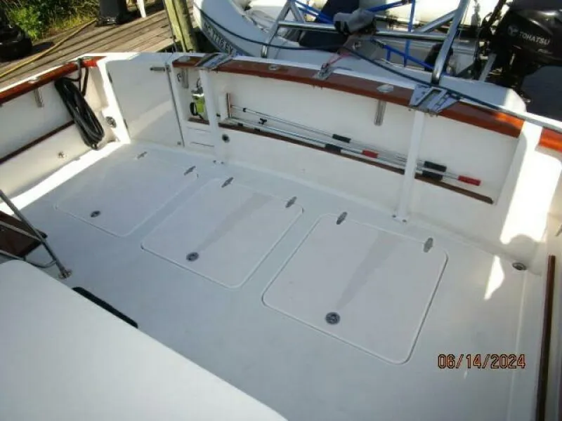Slide: The Image of 42' Sabre cockpit1 - 7384985