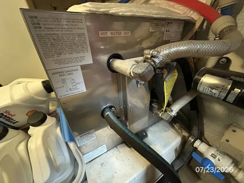 Slide: The Image of 42' Sabre water heater - 7216036