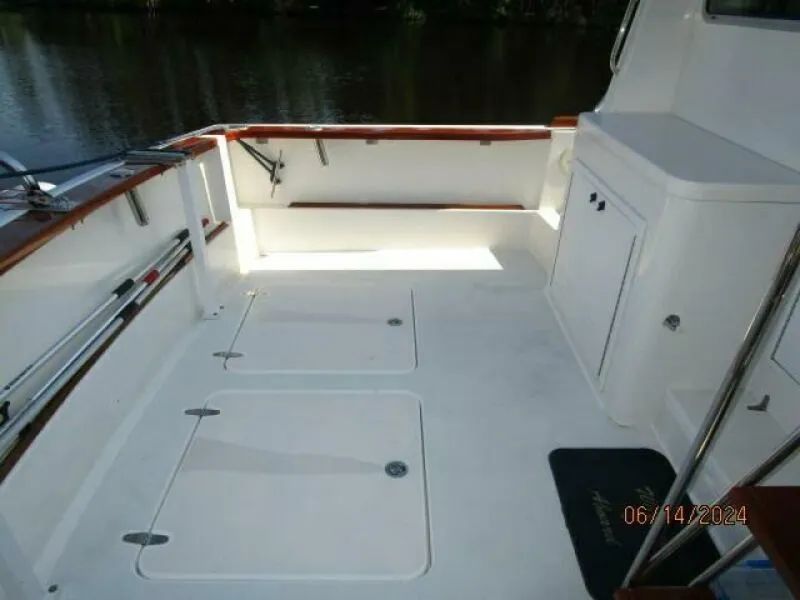 Slide: The Image of 42' Sabre cockpit port - 7384987