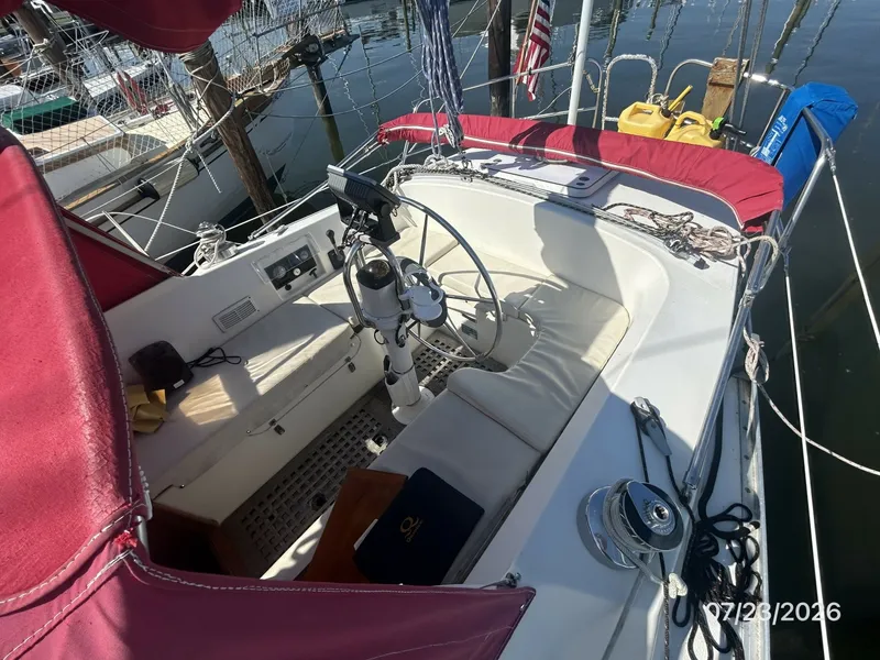 Slide: The Image of 35' Scanmar cockpit2 - 7216285
