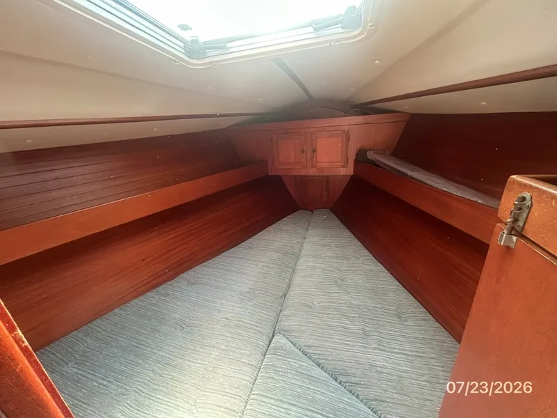 Slide: The Image of 35' Scanmar forward stateroom - 7216354