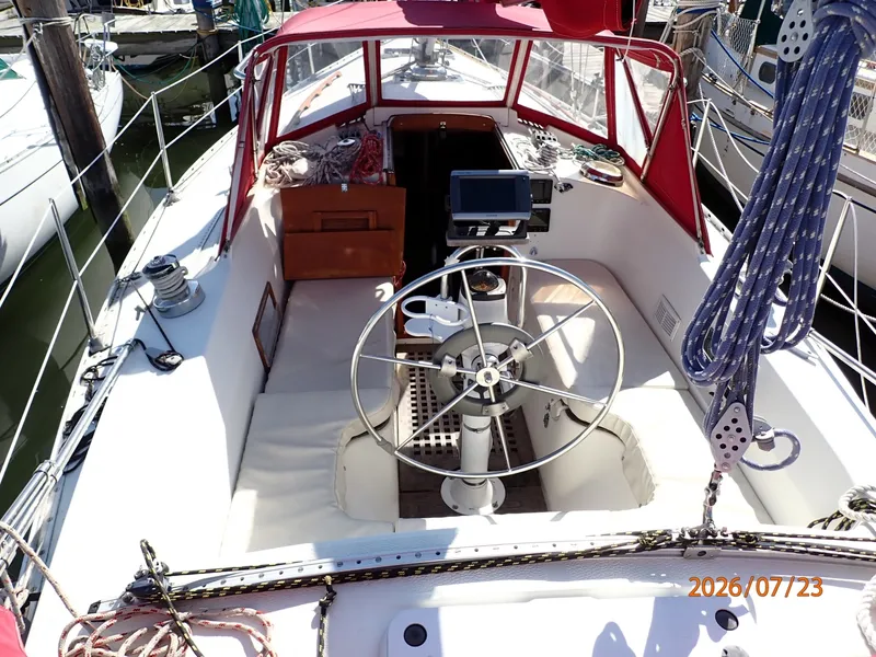 Slide: The Image of 35' Scanmar cockpit forward - 7216282