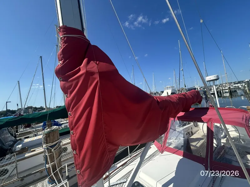 Slide: The Image of 35' Scanmar mainsail cover - 7216295