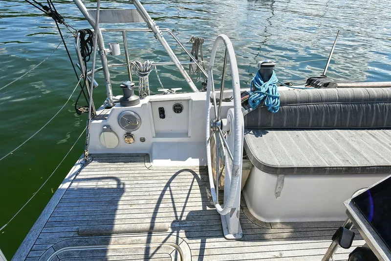 Slide: The Image of 2008 Hanse 470e Helm Port - 7220430