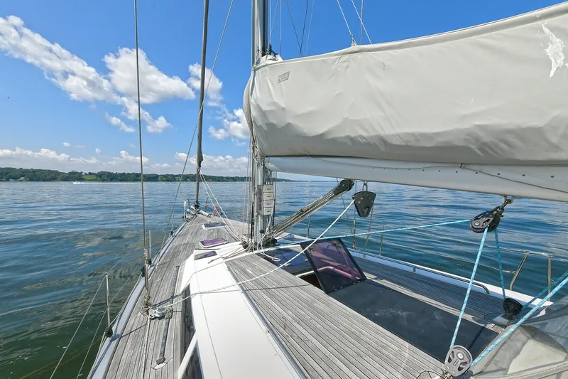 Slide: The Image of 2008 Hanse 470e Foredeck - 7220416