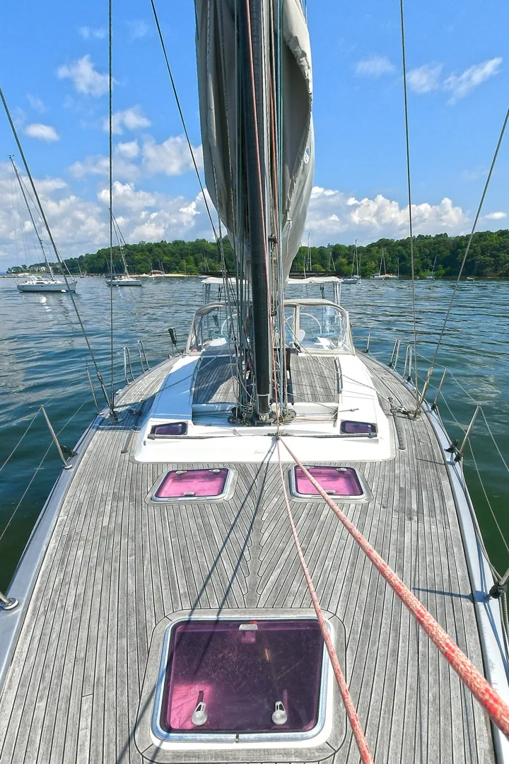 Slide: The Image of 2008 Hanse 470e Foredeck - 7220420