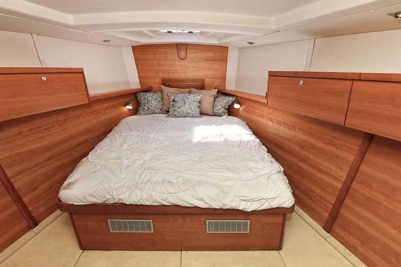 Slide: The Image of 2008 Hanse 470e Owners Stateroom - 7227059