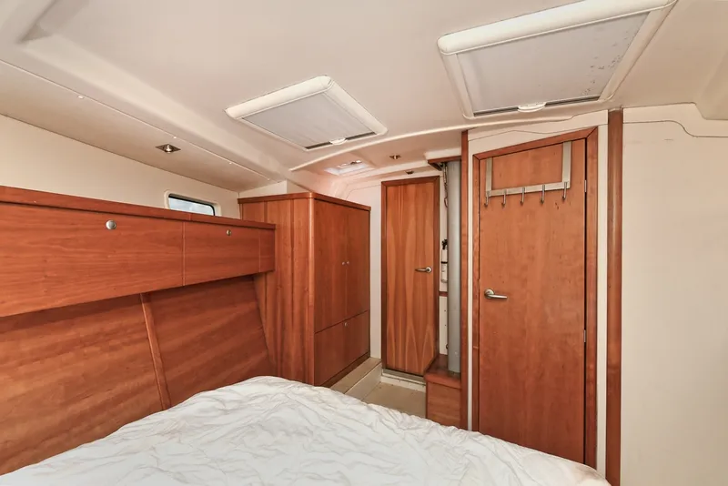 Slide: The Image of 2008 Hanse 470e Owners Stateroom - 7227057