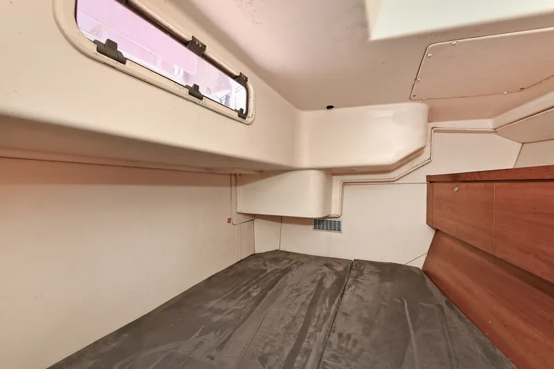 Slide: The Image of 2008 Hanse 470e Guest Cabin - 7220609