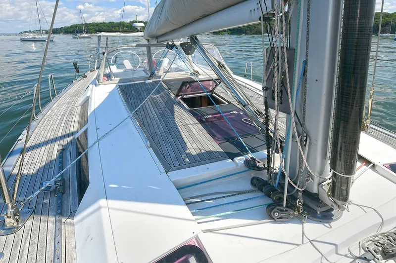 Slide: The Image of 2008 Hanse 470e Foredeck - 7220417