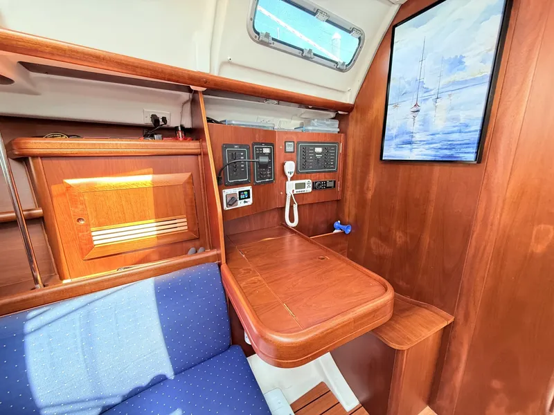 Slide: The Image of Beneteau 373 2004 - 7219582
