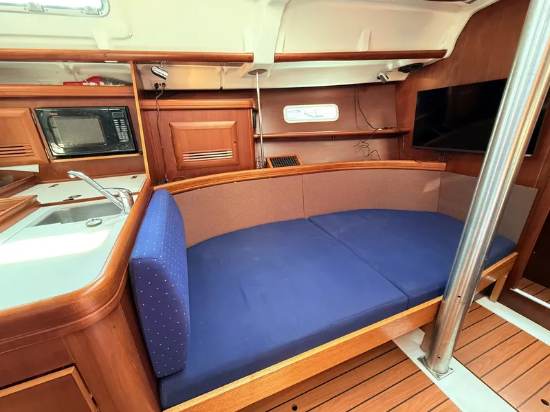 Slide: The Image of Beneteau 373 2004 - 7219576