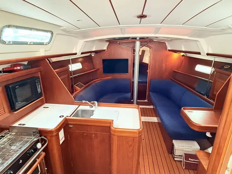 Slide: The Image of Beneteau 373 2004 - 7507125