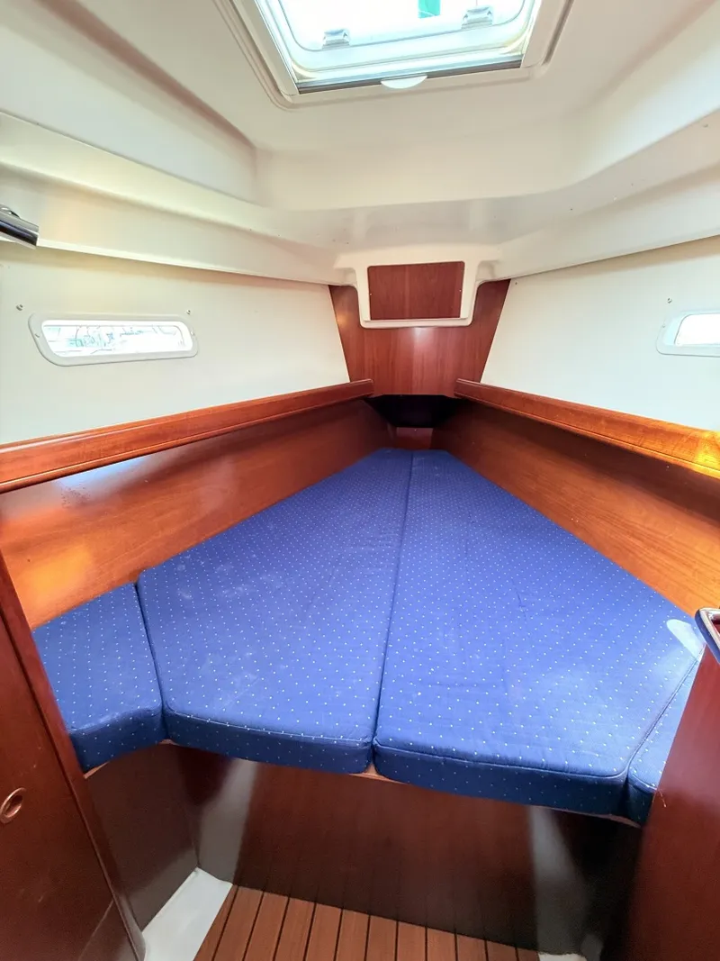 Slide: The Image of Beneteau 373 2004 - 7219585