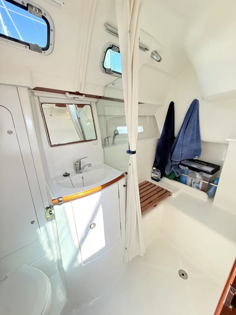 Slide: The Image of Beneteau 373 2004 - 7219584