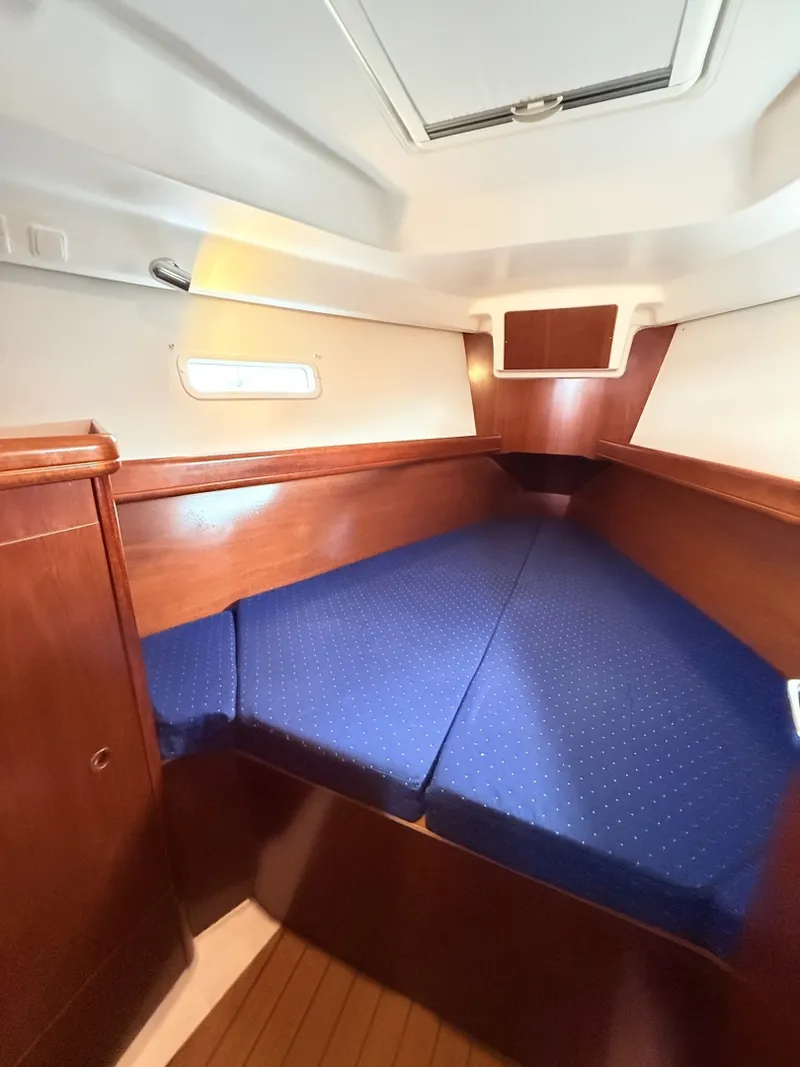 Slide: The Image of Beneteau 373 2004 - 7507127