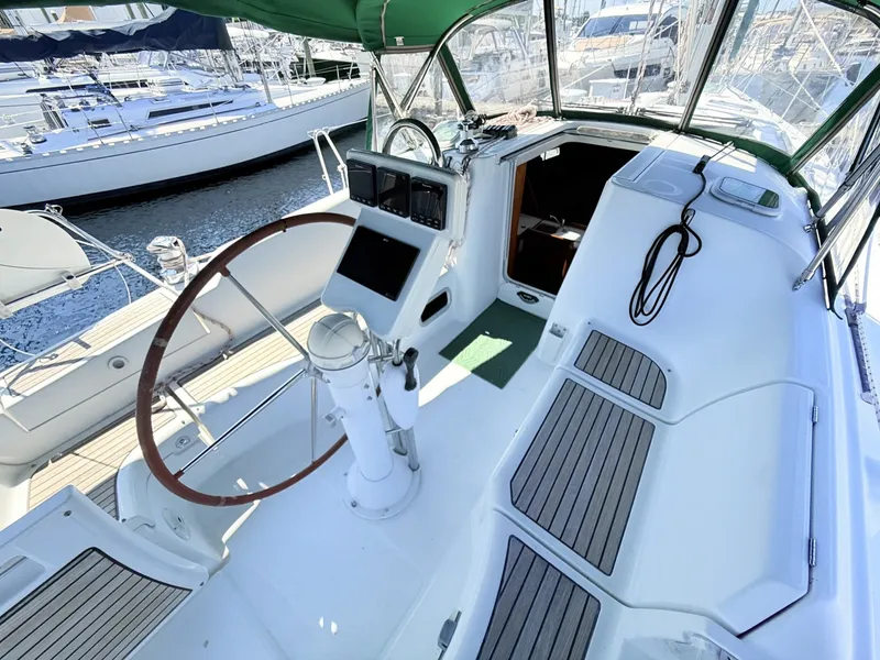 Slide: The Image of Beneteau 373 2004 - 7219572