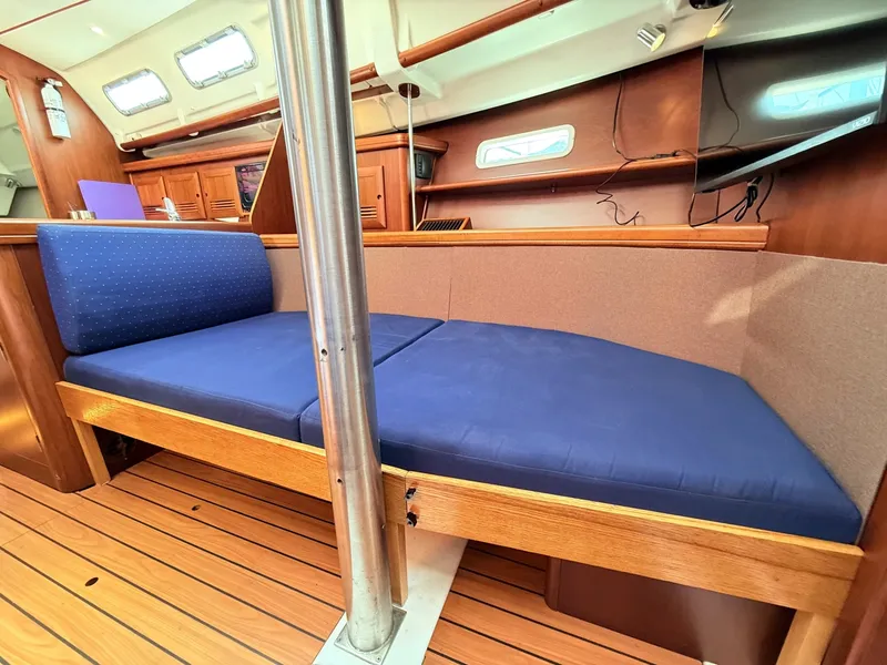 Slide: The Image of Beneteau 373 2004 - 7219577