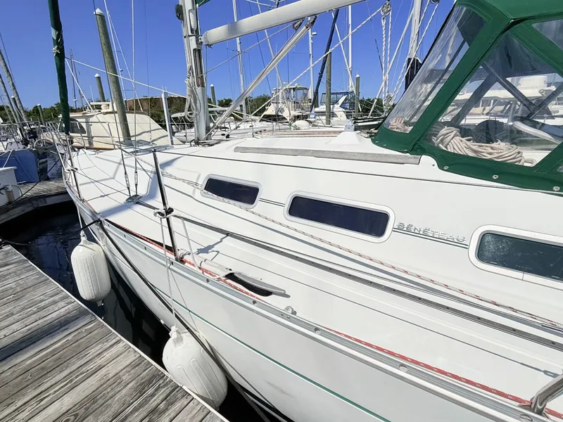 Slide: The Image of Beneteau 373 2004 - 7219570