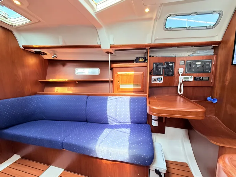 Slide: The Image of Beneteau 373 2004 - 7219579