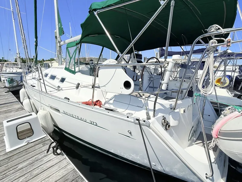 Slide: The Image of Beneteau 373 2004 - 7219563