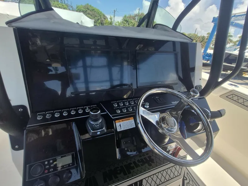 Slide: The Image of Wellcraft 35 JOKER'S JEWEL - Exterior Helm 2019 Wellcraft 352 JOKER'S JEWEL - 7219919