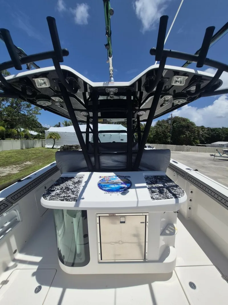 Slide: The Image of Wellcraft 35 JOKER'S JEWEL - Exterior Helm 2019 Wellcraft 352 JOKER'S JEWEL - 7219921