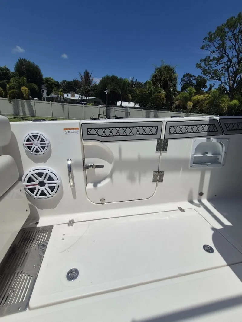 Slide: The Image of Wellcraft 35 JOKER'S JEWEL - Exterior Cockpit 2019 Wellcraft 352 JOKER'S JEWEL - 7219944