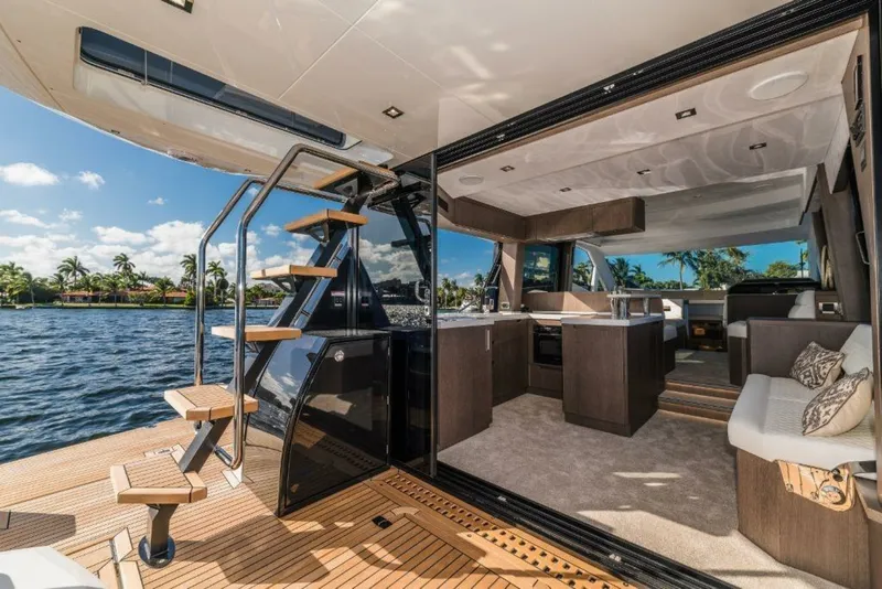 Slide: The Image of Galeon 500 FLY 2024 - 7220149