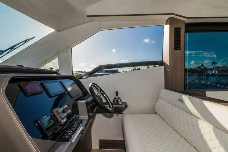 Slide: The Image of Galeon 500 FLY 2024 - 7220135