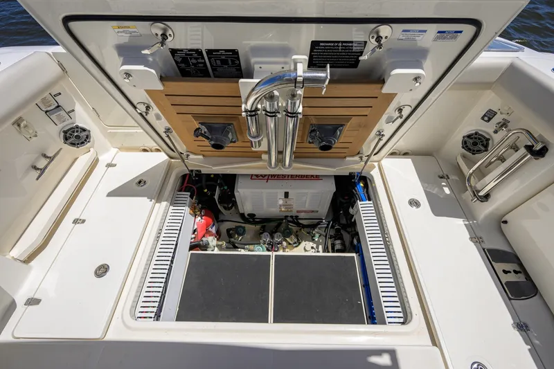 Slide: The Image of Boston Whaler 350 Realm 2020 - 7405548