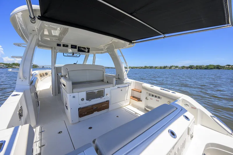 Slide: The Image of Boston Whaler 350 Realm 2020 - 7405558