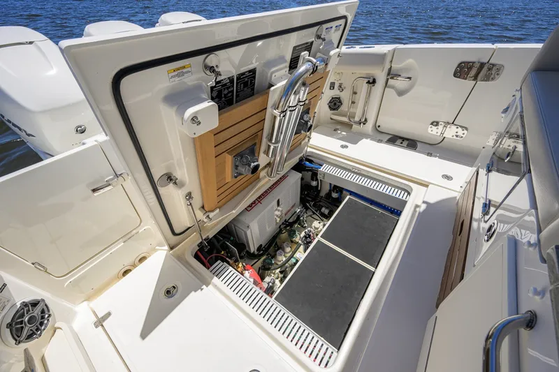 Slide: The Image of Boston Whaler 35 - DERRYN - Seakeeper 2020 Boston Whaler 350 Realm - DERRYN - 7684450