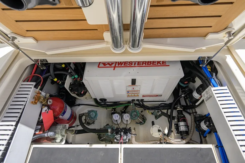 Slide: The Image of Boston Whaler 35 - DERRYN - Seakeeper 2020 Boston Whaler 350 Realm - DERRYN - 7684453