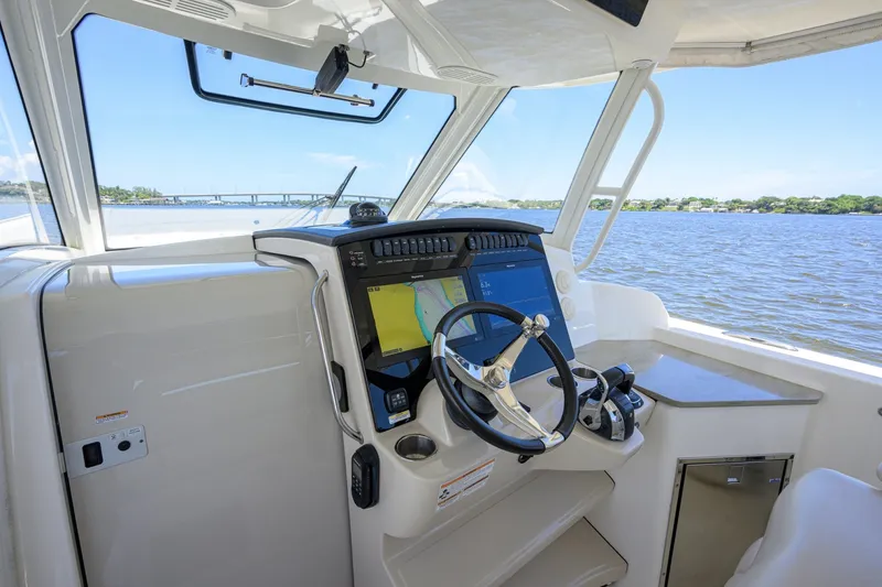 Slide: The Image of Boston Whaler 350 Realm 2020 - 7405571