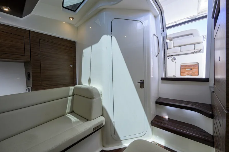 Slide: The Image of Boston Whaler 350 Realm 2020 - 7405529