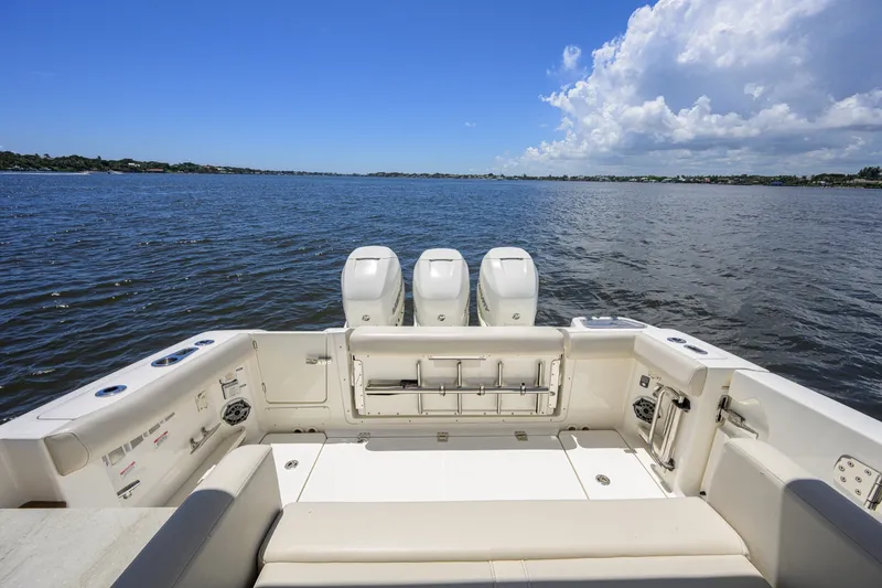 Slide: The Image of Boston Whaler 350 Realm 2020 - 7405536