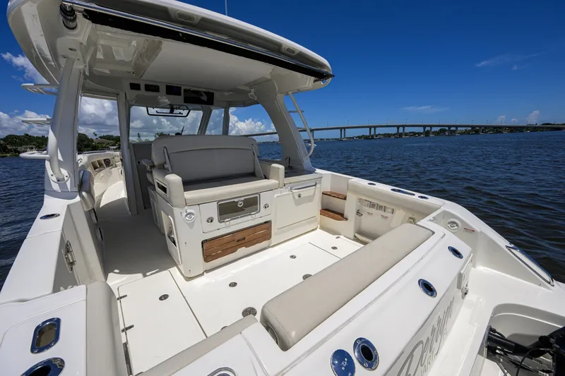 Slide: The Image of Boston Whaler 350 Realm 2020 - 7405541