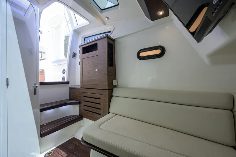 Slide: The Image of Boston Whaler 35 - DERRYN - Cabin 2020 Boston Whaler 350 Realm - DERRYN - 7684430