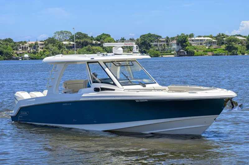 Slide: The Image of Boston Whaler 350 Realm 2020 - 7405585