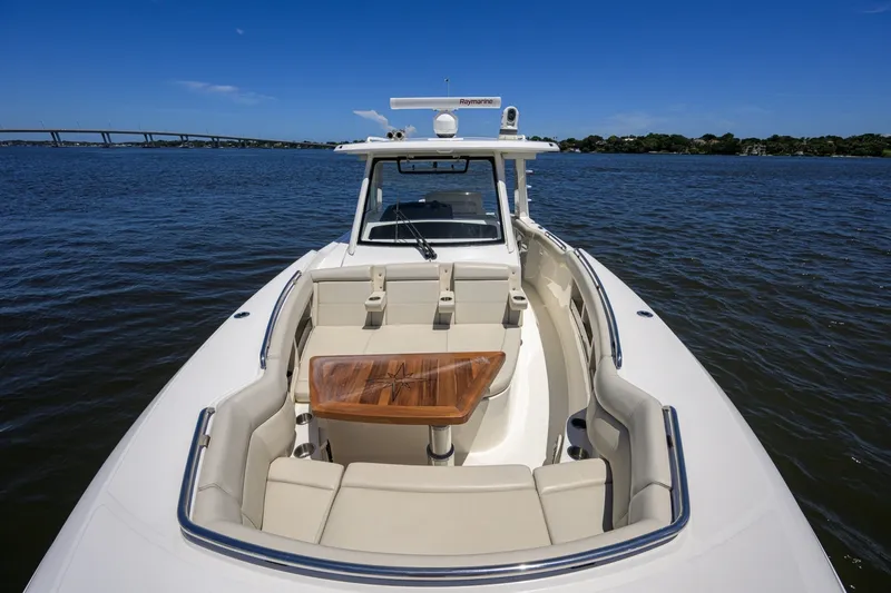 Slide: The Image of Boston Whaler 35 - DERRYN - Bow & Forwarsd 2020 Boston Whaler 350 Realm - DERRYN - 7684413