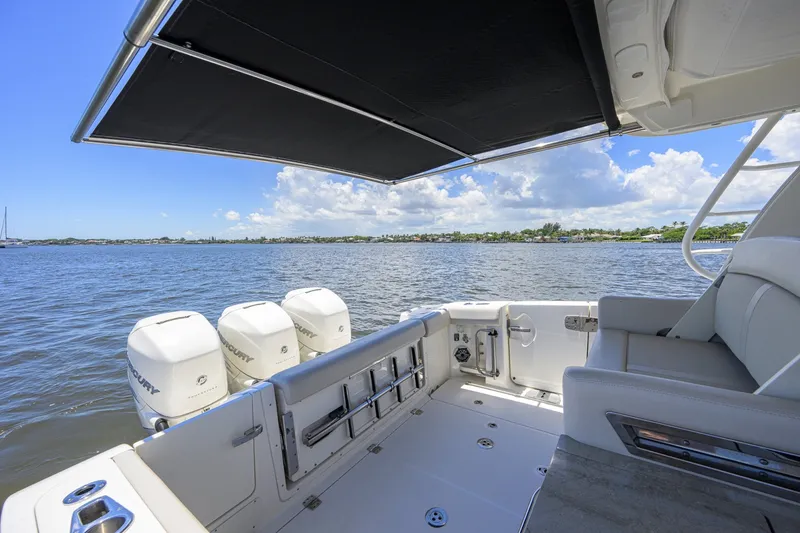 Slide: The Image of Boston Whaler 350 Realm 2020 - 7405555