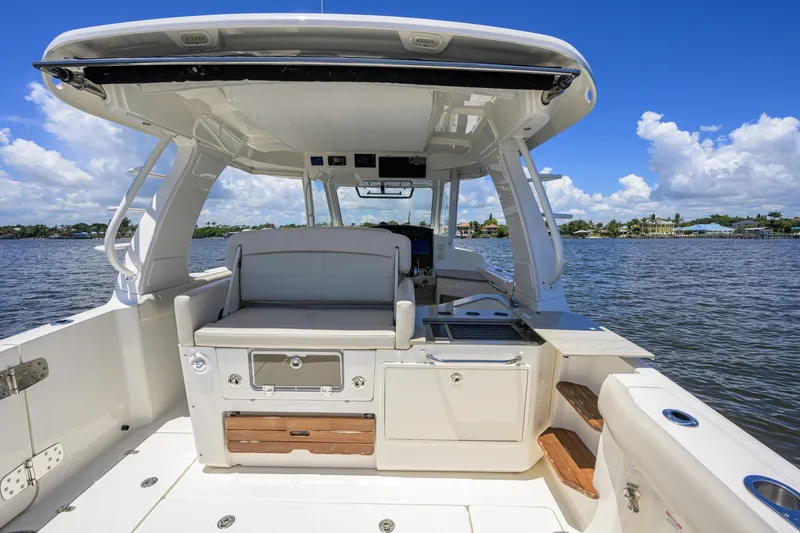Slide: The Image of Boston Whaler 350 Realm 2020 - 7405551