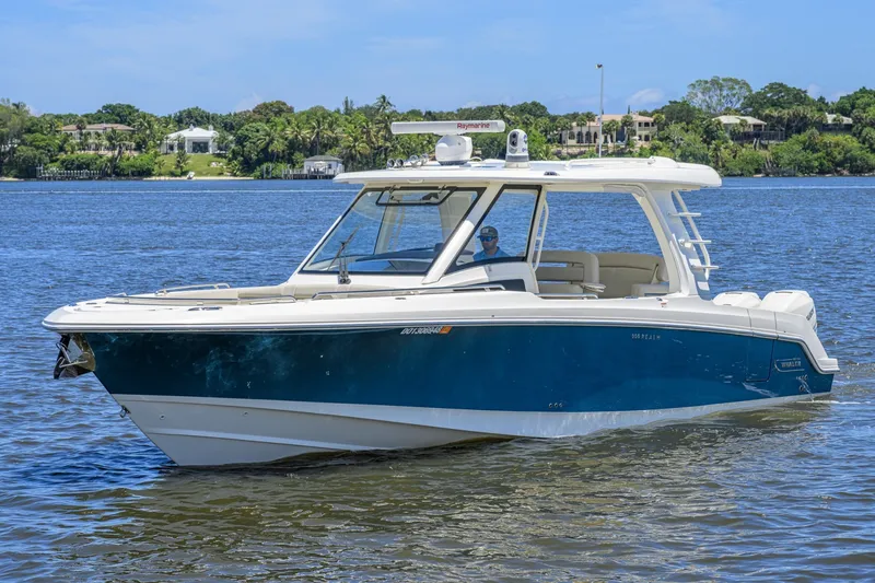Slide: The Image of Boston Whaler 350 Realm 2020 - 7405587
