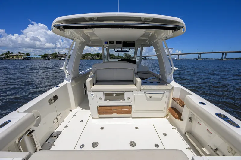 Slide: The Image of Boston Whaler 350 Realm 2020 - 7405540