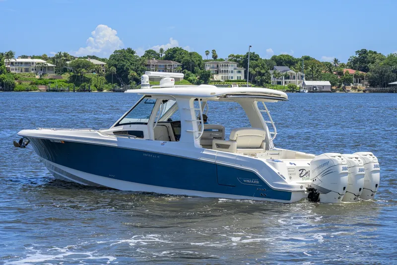 Slide: The Image of Boston Whaler 350 Realm 2020 - 7405592