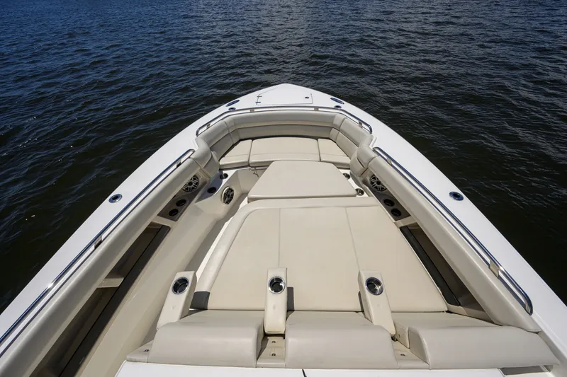 Slide: The Image of Boston Whaler 35 - DERRYN - Bow 2020 Boston Whaler 350 Realm - DERRYN - 7684409